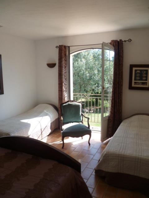 Chambre D'Hotes "La Bastide Des Eucalyptus" Antibes Room photo